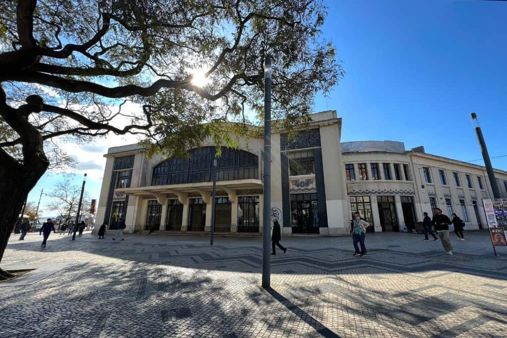 Arrive early to book your Cascais train ticket from Lisbon as there can be long queues, especially during the summer!