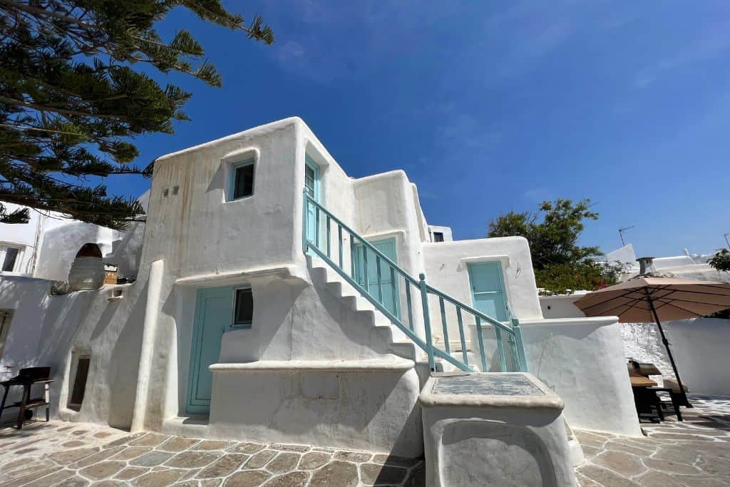 The whitee-washed houses in the Cyclades islands never get old!