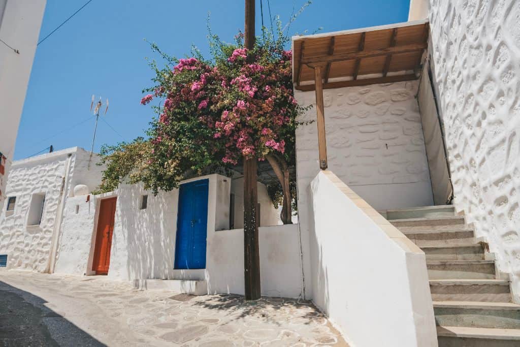 The Chorio in Kimolos is full of winding paths and whitewashed houses.