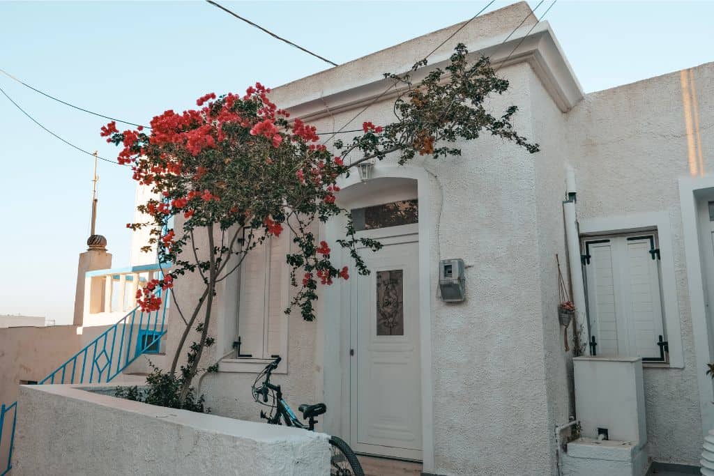 Beautiful whitewashed house in Plaka